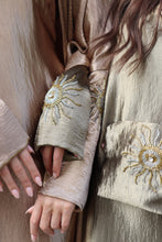 Load image into Gallery viewer, Cyrus