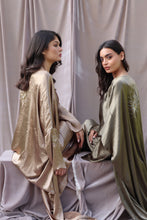 Load image into Gallery viewer, Cyrus