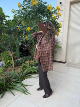 Load image into Gallery viewer, Light wool buttoned top with scarf
